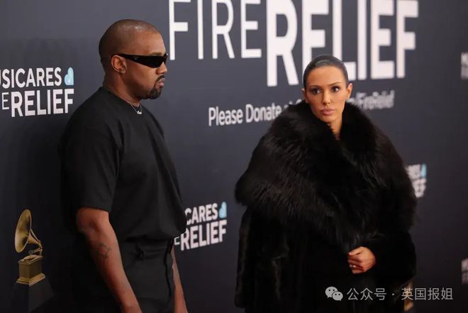 疯4天连发奇葩图文前妻卡戴珊大怒：不许再见孩子！爱游戏入口侃爷自曝完全操控妻子透明衣着风格！大发(图16)